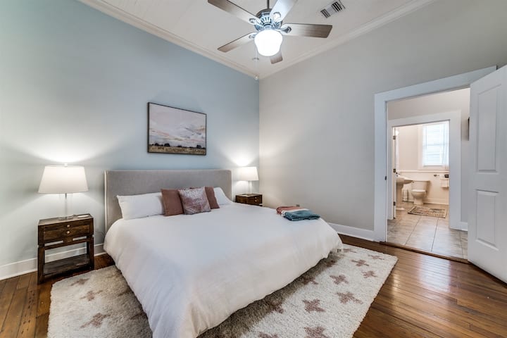 Beautiful design meets comfort in this Master Bedroom with a King size bed.  You will sleep soundly in the comfortable memory foam mattress with Egyptian cotton sheets.