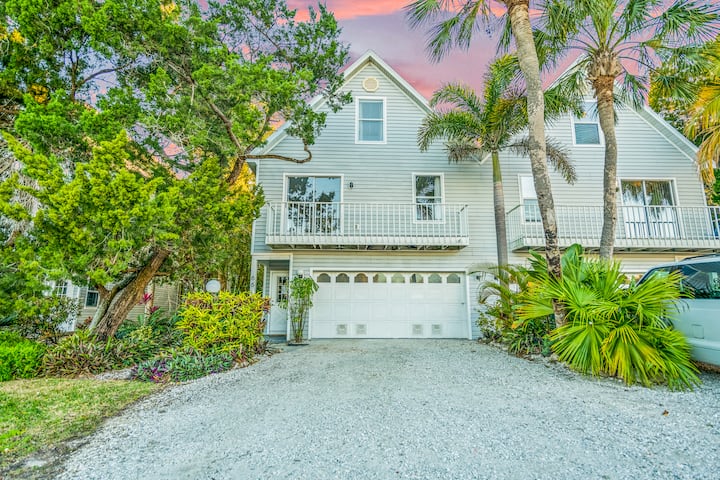 Home W/ Private Outdoor Living Space, Shared Pool - Holmes Beach, FL