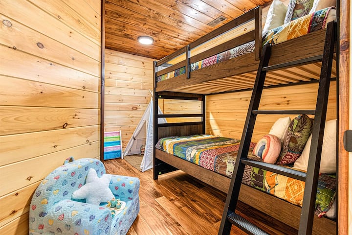 Bonus room for kids and toddlers with twin beds for kids