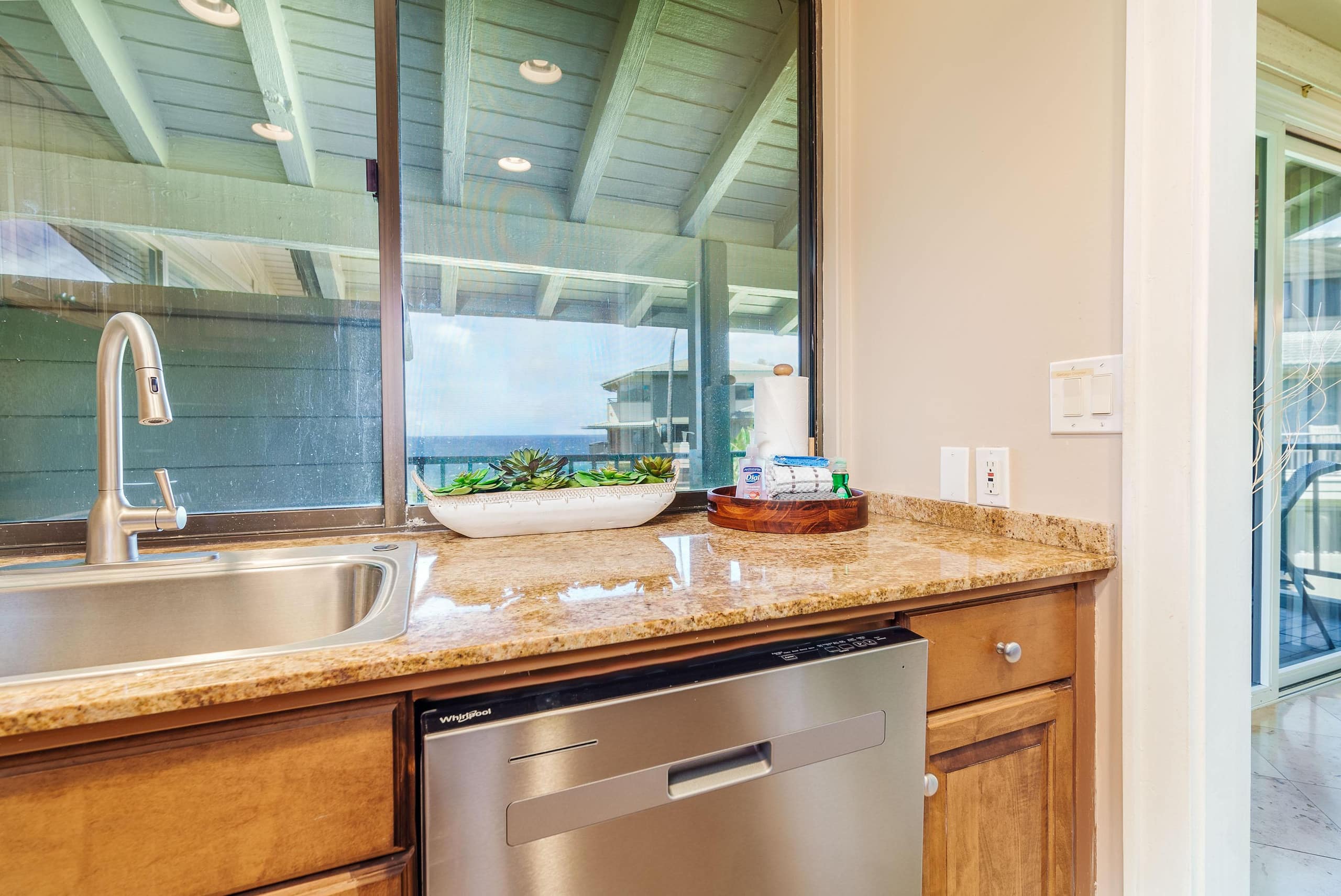 Villa in Lahaina · ★4.86 · 1 bedroom · 2 beds · 1 bath - Image 16