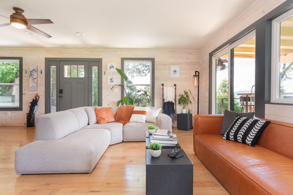 Popular Airbnb listing: Skyline Sanctuary • Panoramic View Wellness Stay in Hiawassee