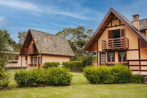 Chalet for 9 people with fireplace near Horto Flor