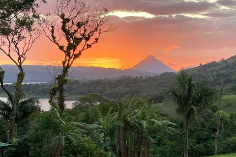 Stunning Lake Arenal & Volcano Views , King Suite