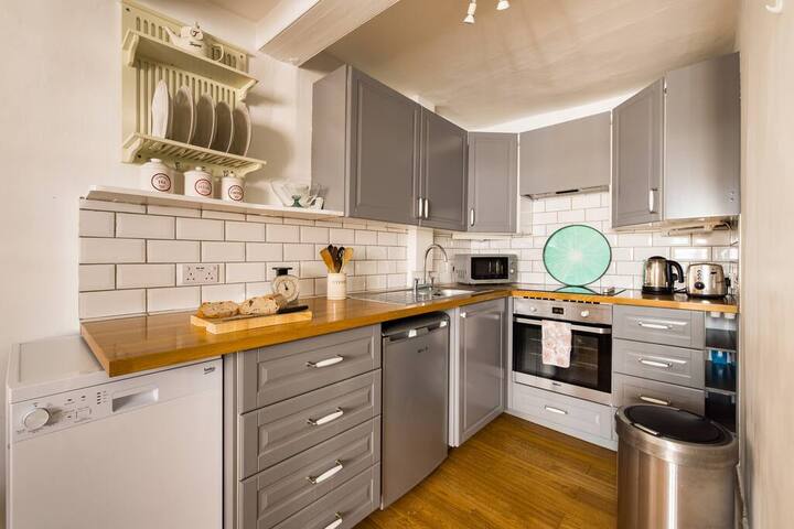 2 Bed Apartment, Quiet Street Near British Museum gallery image 3