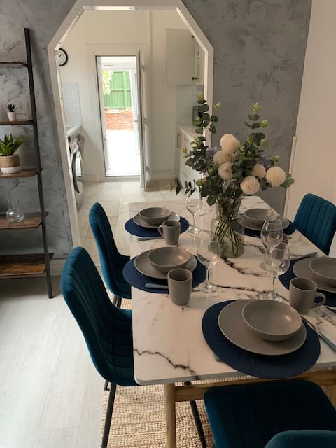 House of Cosy dots with 4 double bedrooms, living