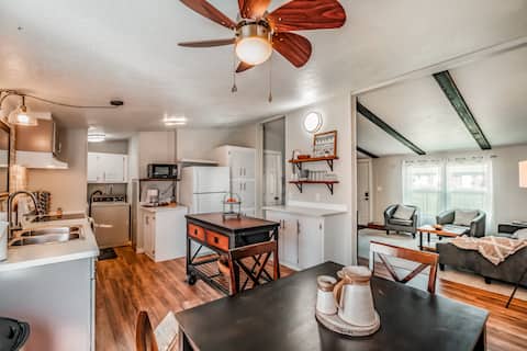 Renovated Bungalow Getaway,OSU, Beach, PNW! W/ AC!