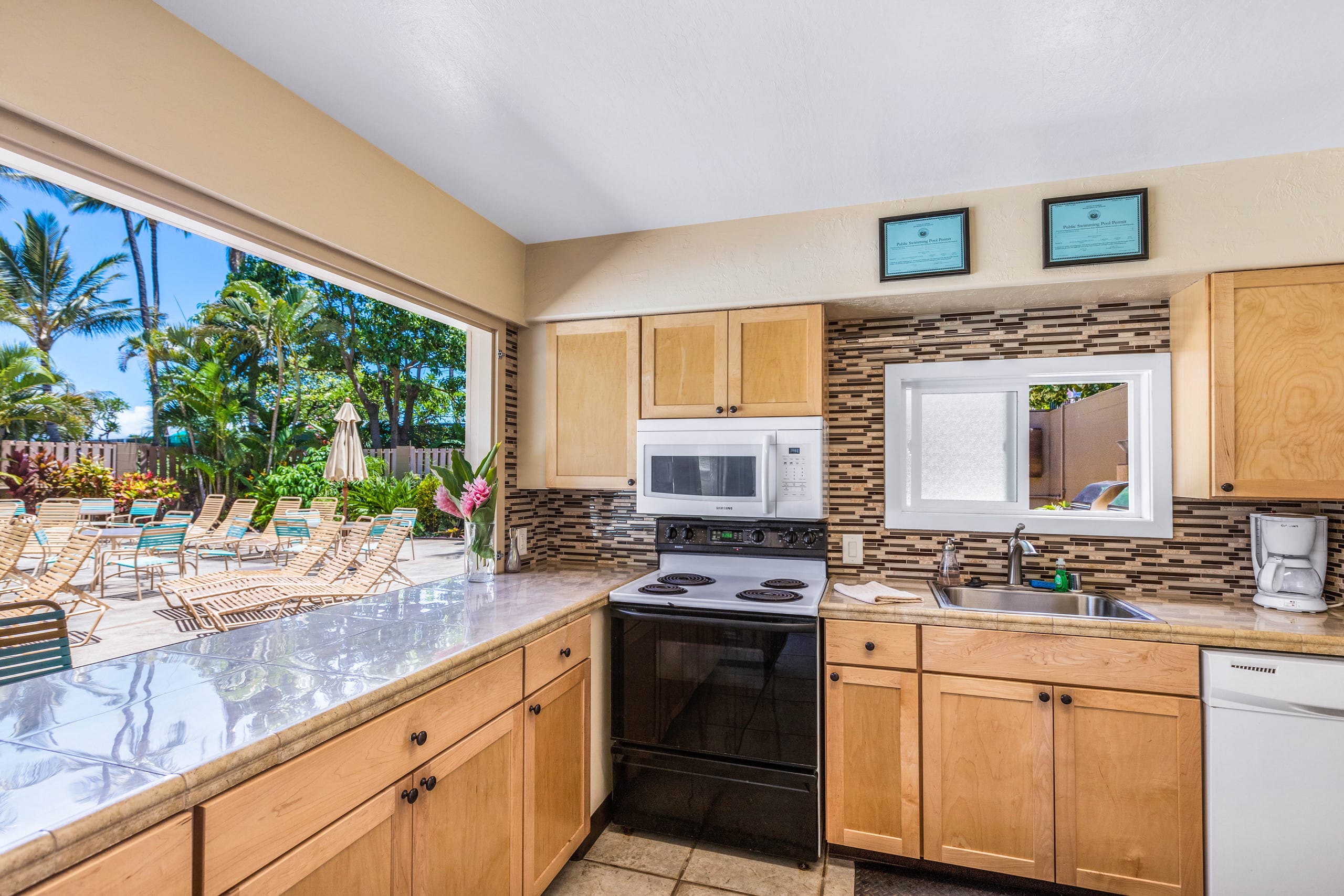 Condo in Lahaina · ★4.91 · 1 bedroom · 3 beds · 1 bath - Image 40