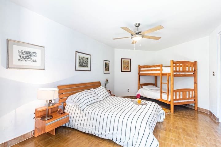 תמונה של כל החדר