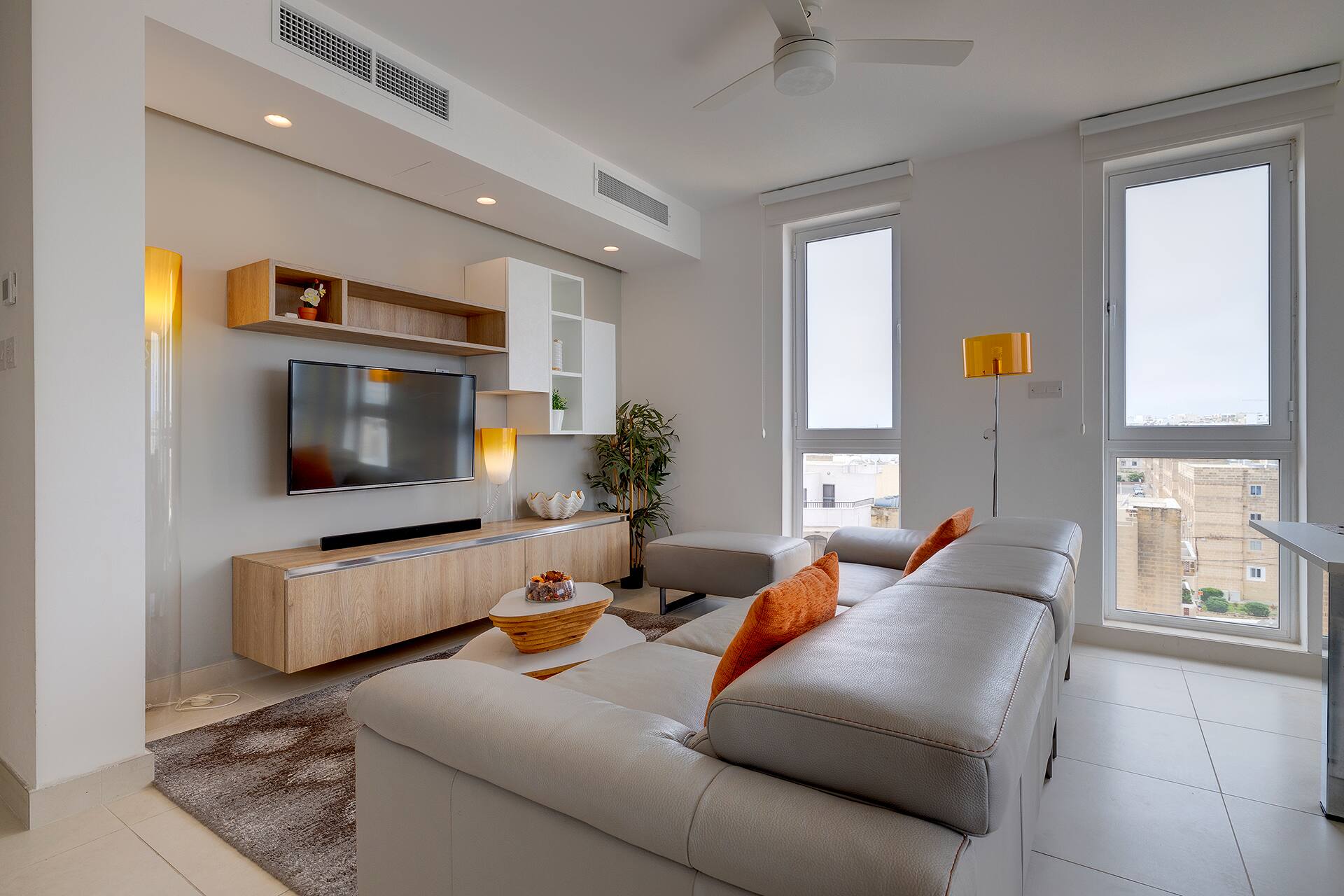 Stunning Apartment in a Central Location with Views — photo 4