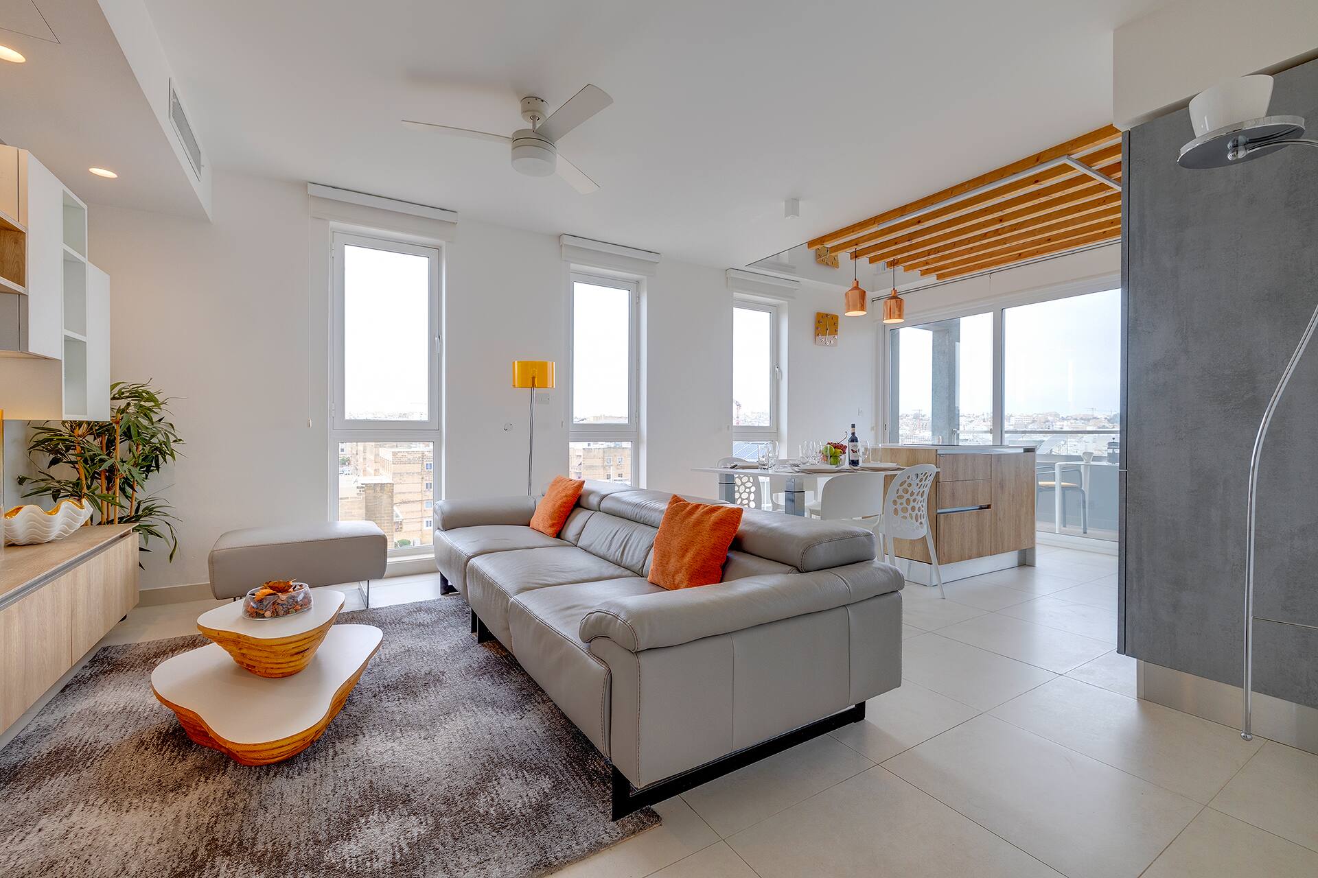 Stunning Apartment in a Central Location with Views — photo 2