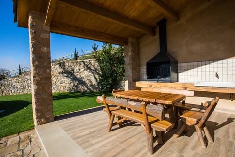Cottage with a spectacular view of the Pyrenees