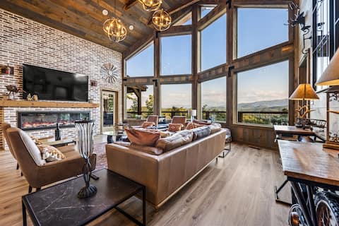 Top Airbnb: Indoor Pool, Outdoor Hot Tub, Fire Pit, Mtn Views in Pigeon Forge
