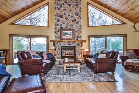 5 bedroom lakehouse with hot tub and lakeside
