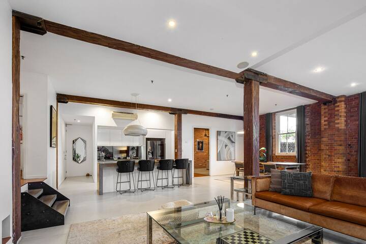 Huge Woolstore Apartment gallery image 2