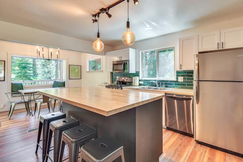 Cozy Retreat w/ Deck ~ 2 Mi to Pinecrest Lake!