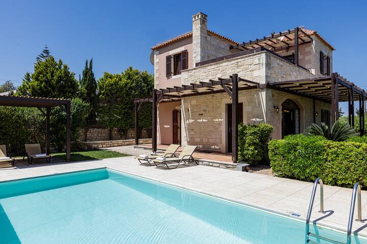 Villa Kali,private pool,near the beach & amenities