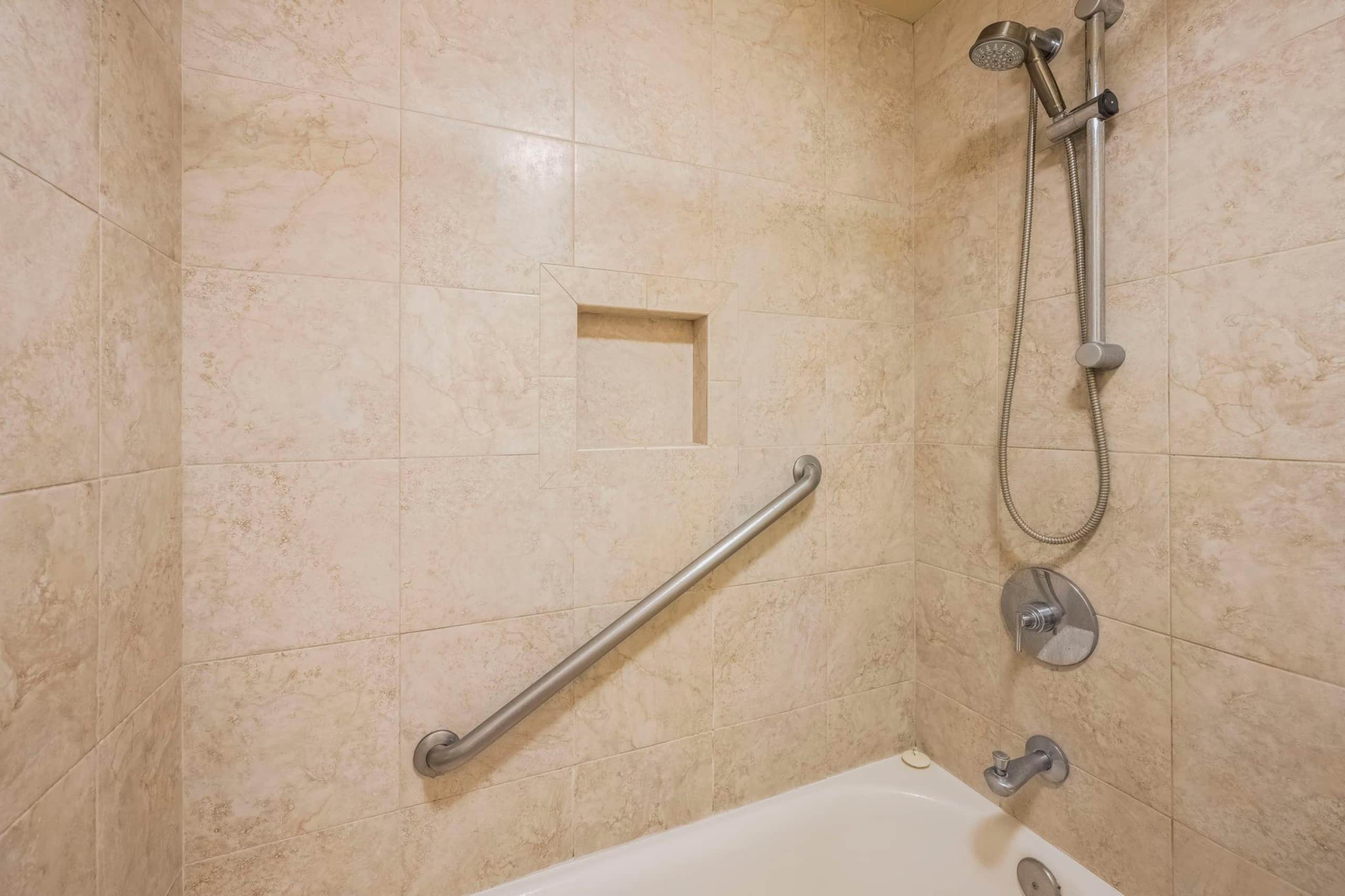 Condo in Kihei · ★5.0 · 1 bedroom · 3 beds · 2 baths - Image 11