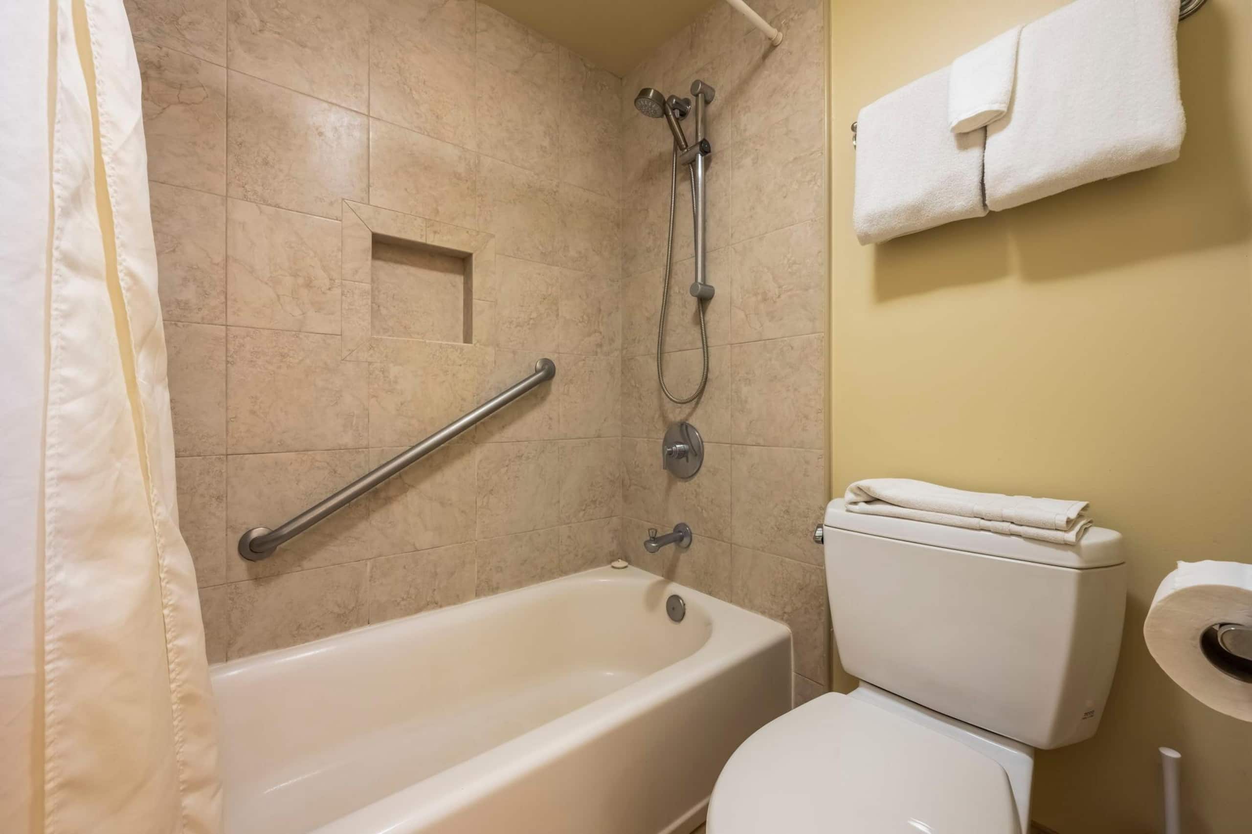 Condo in Kihei · ★5.0 · 1 bedroom · 3 beds · 2 baths - Image 9