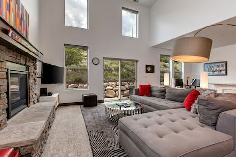 Hot Tub| Fireplace|Patio|Sleeps 14| Moose Mgt 1113
