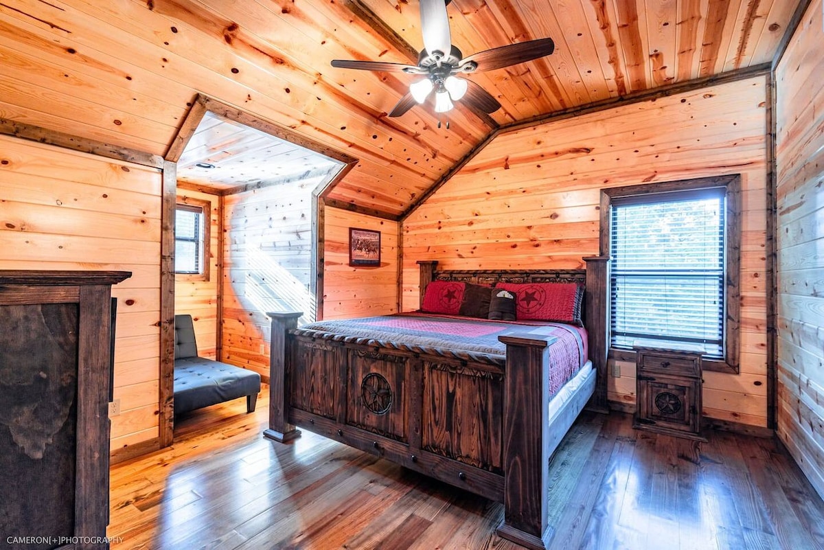 Upper Level - Bedroom 3 with ensuite bath,  sleeper couch, closet and TV