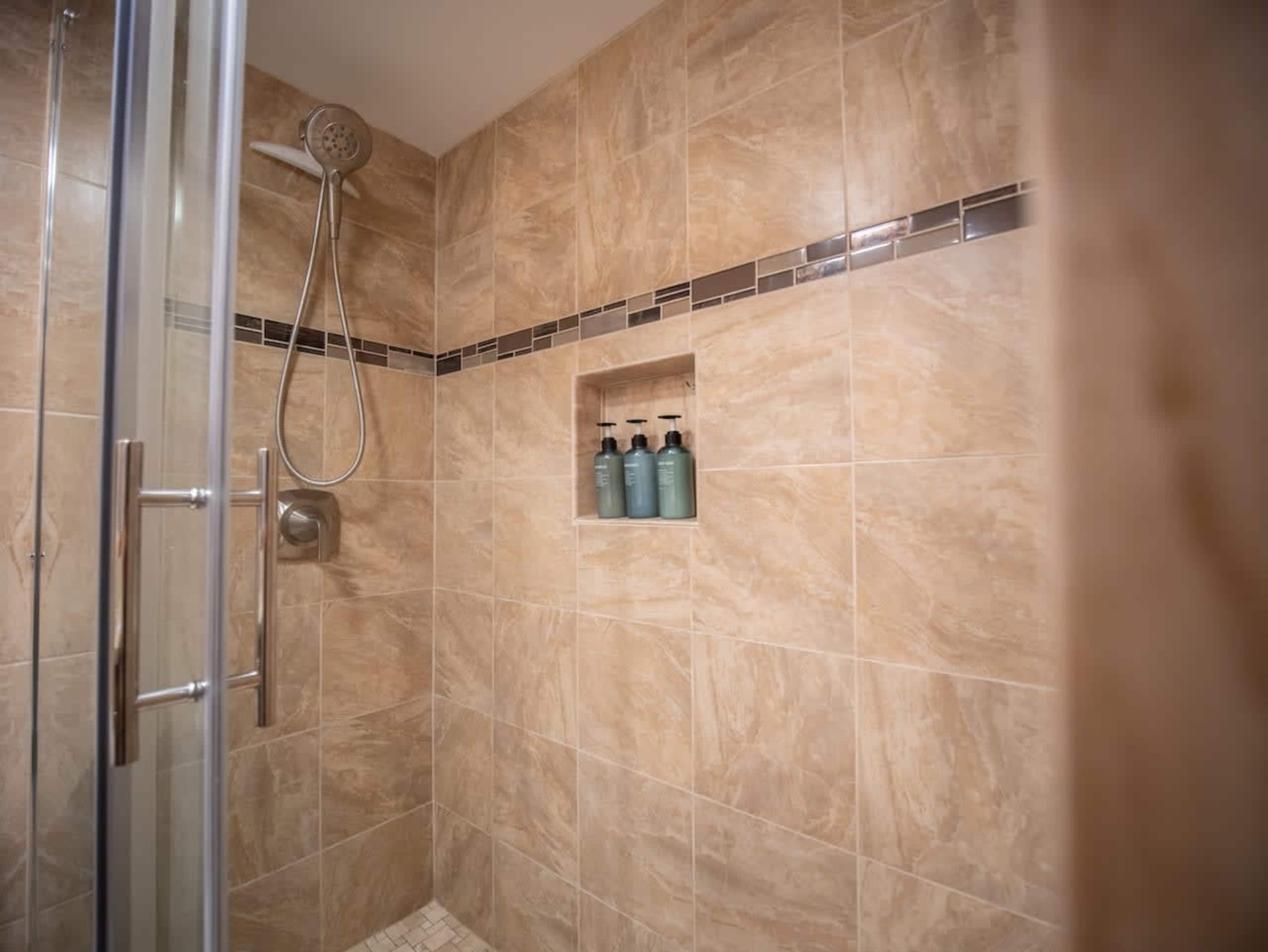 Condo in Lahaina · ★4.98 · 2 bedrooms · 2 beds · 2 baths - Image 9