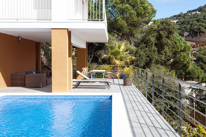 holiday house in a garden with view gallery image 2