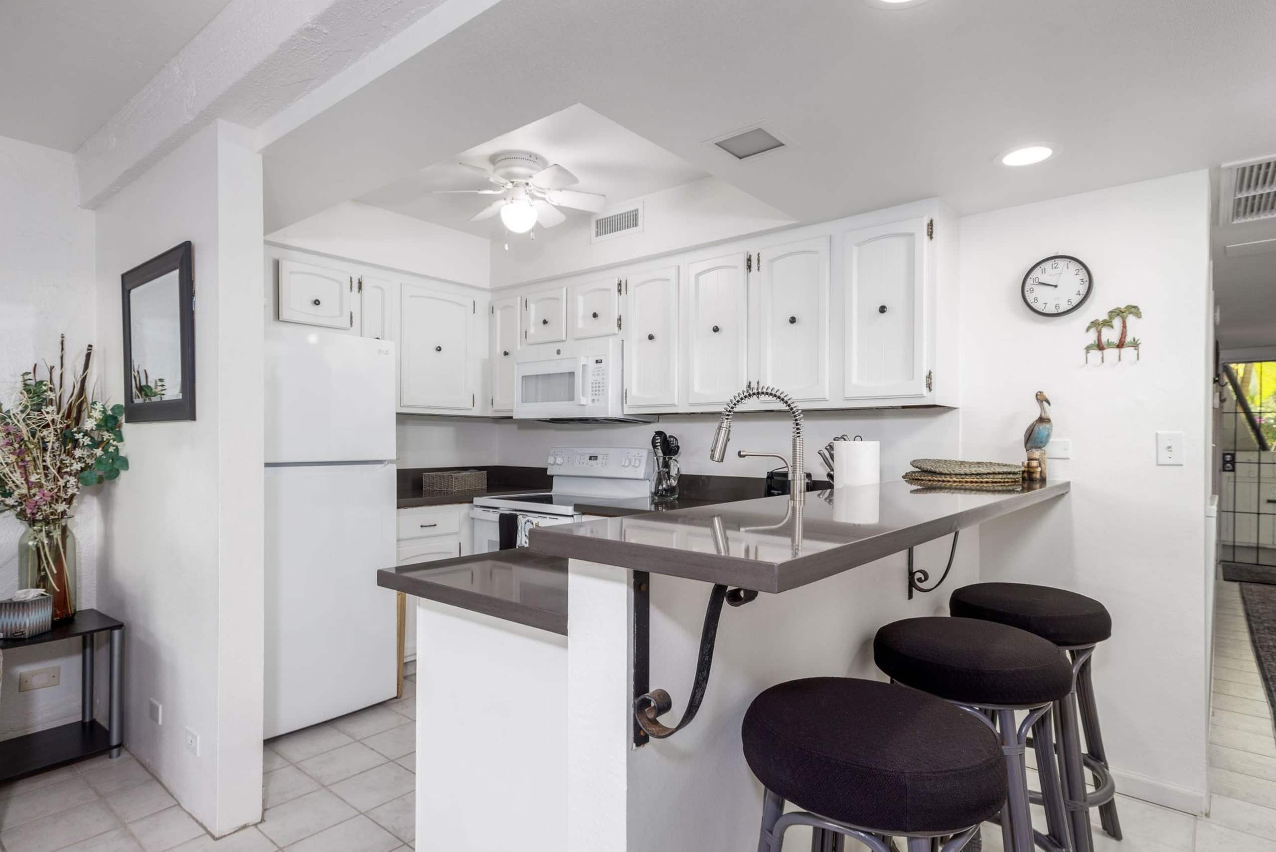 Condo in Kailua-Kona · ★4.78 · 1 bedroom · 2 beds · 1 private bath - Image 3