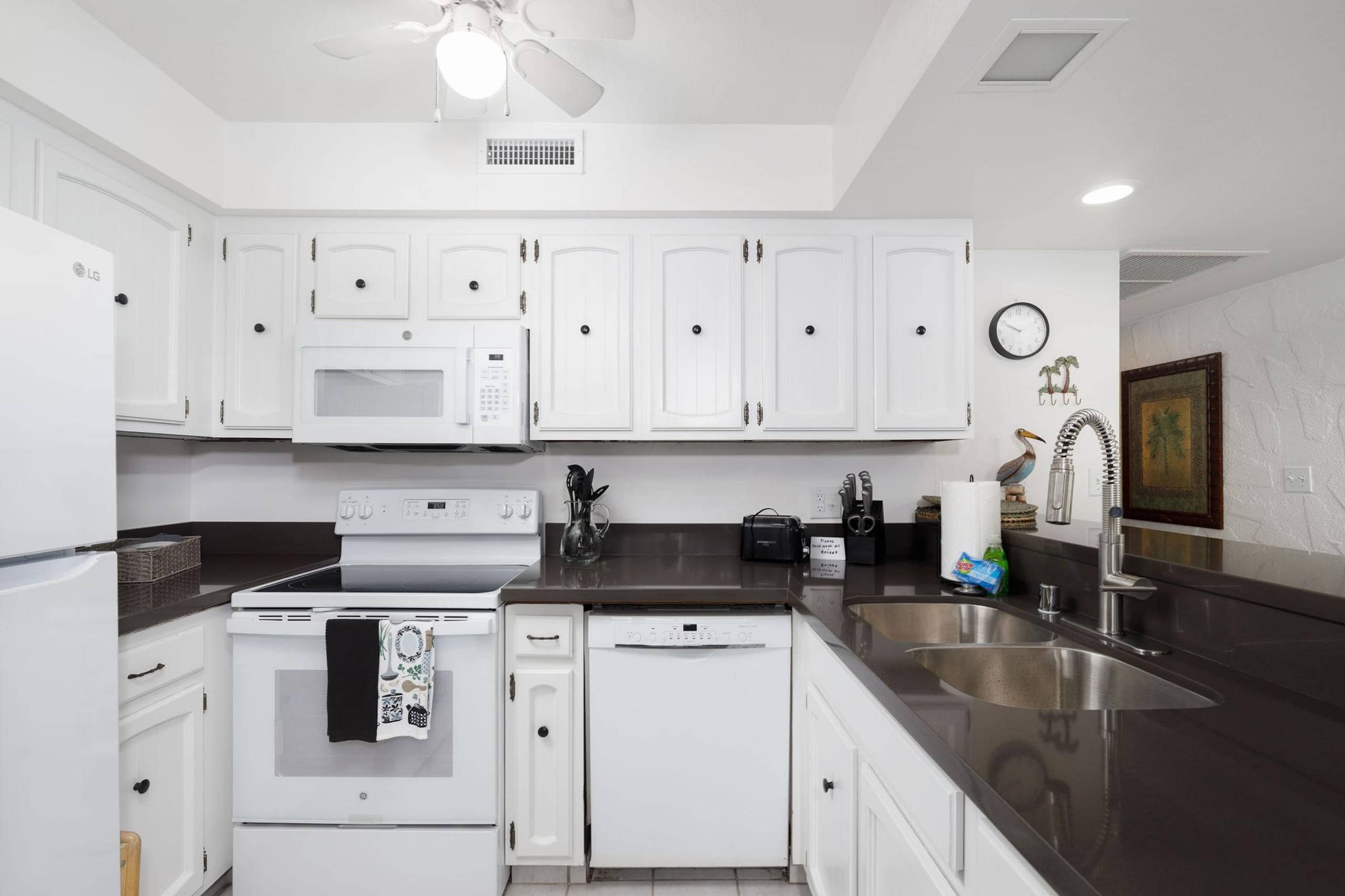 Condo in Kailua-Kona · ★4.78 · 1 bedroom · 2 beds · 1 private bath - Image 4