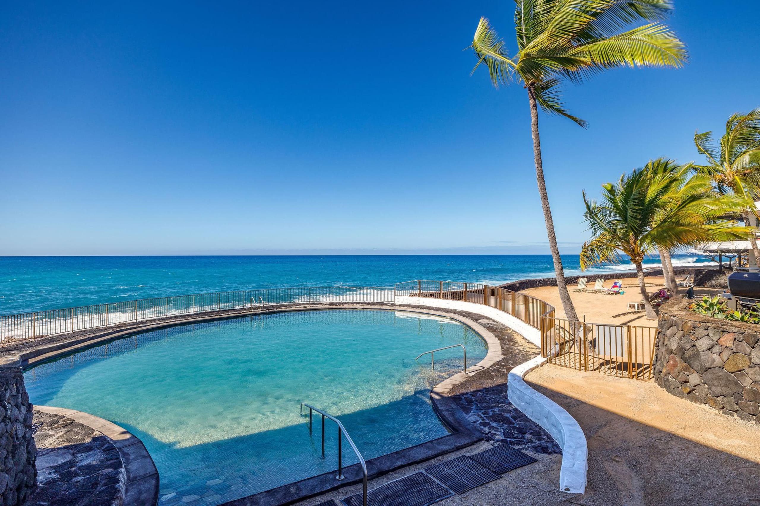 Condo in Kailua-Kona · ★4.78 · 1 bedroom · 2 beds · 1 private bath - Image 49