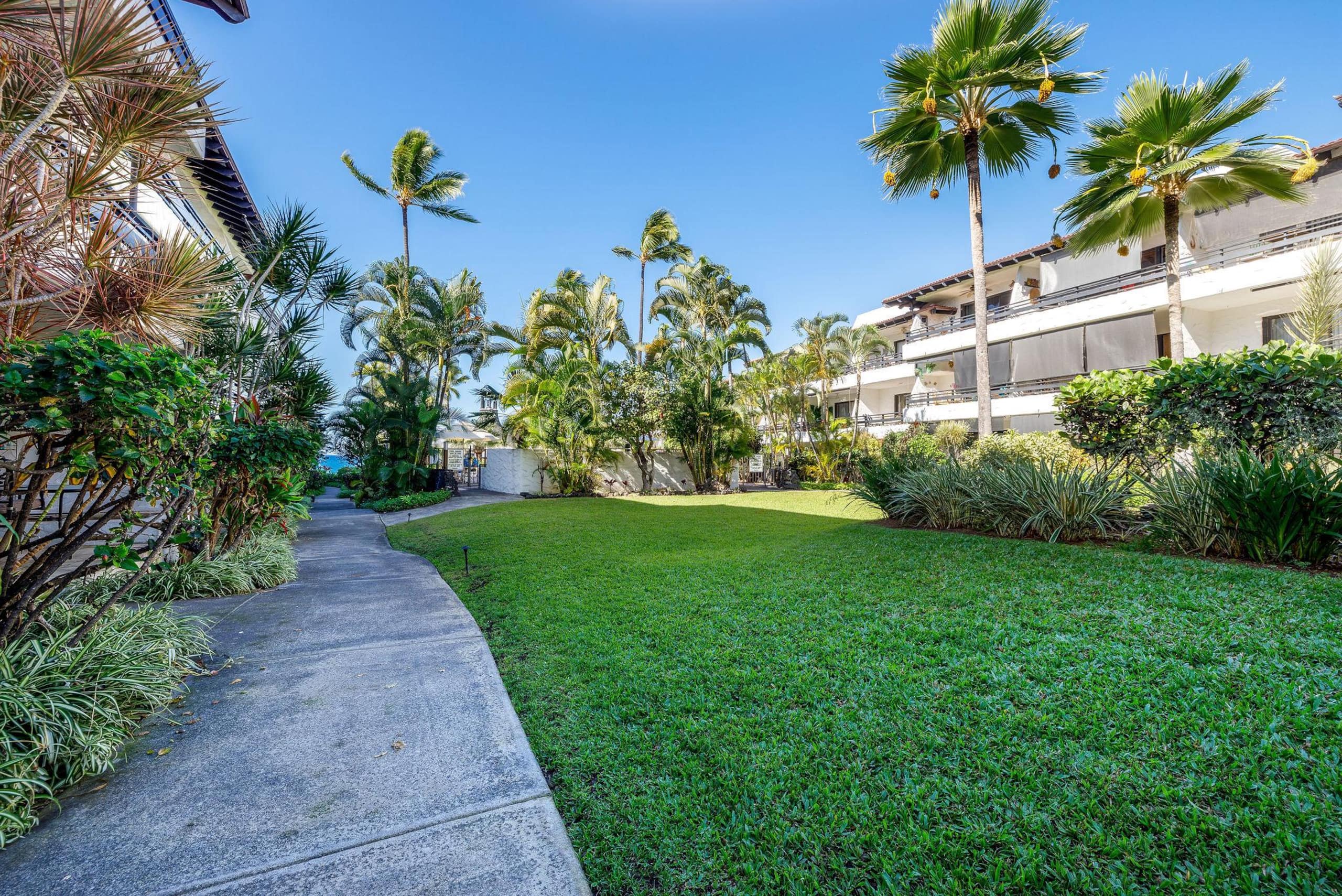 Condo in Kailua-Kona · ★4.78 · 1 bedroom · 2 beds · 1 private bath - Image 45