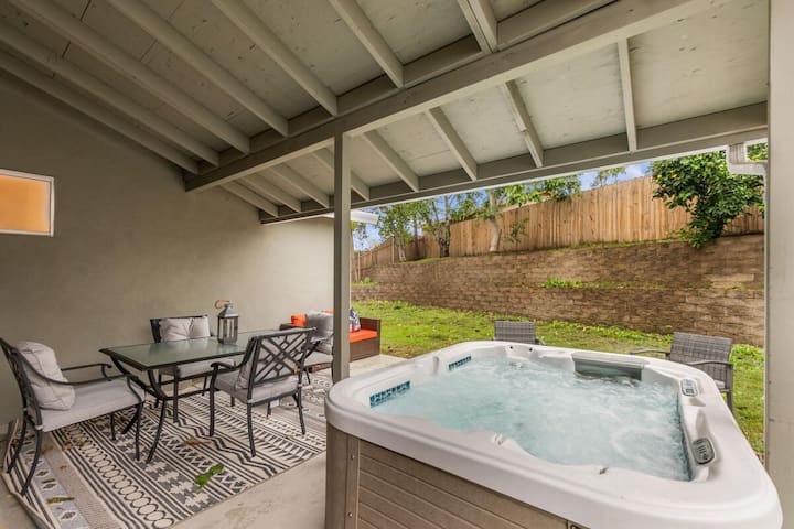 NEW! * Hot Tub * King Beds * Modern Home * 3b2b