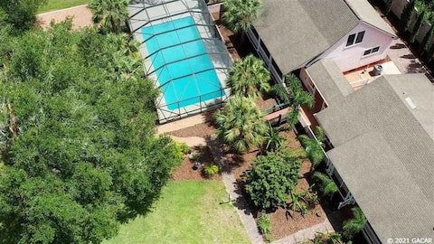 University House - 8 Bedrooms Walk to UF / Stadium