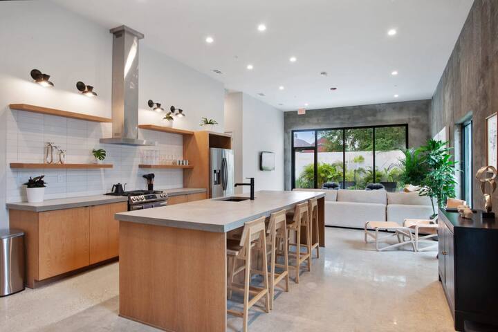 Claudia Hotel -Unit 5 Sense of Calm and Relaxation gallery image 3