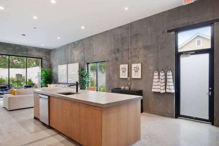 Claudia Hotel -Unit 5 Sense of Calm and Relaxation gallery image 4