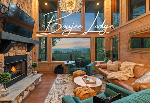 Boujee Luxe Retreat: Views, HotTub, FirePit, Games