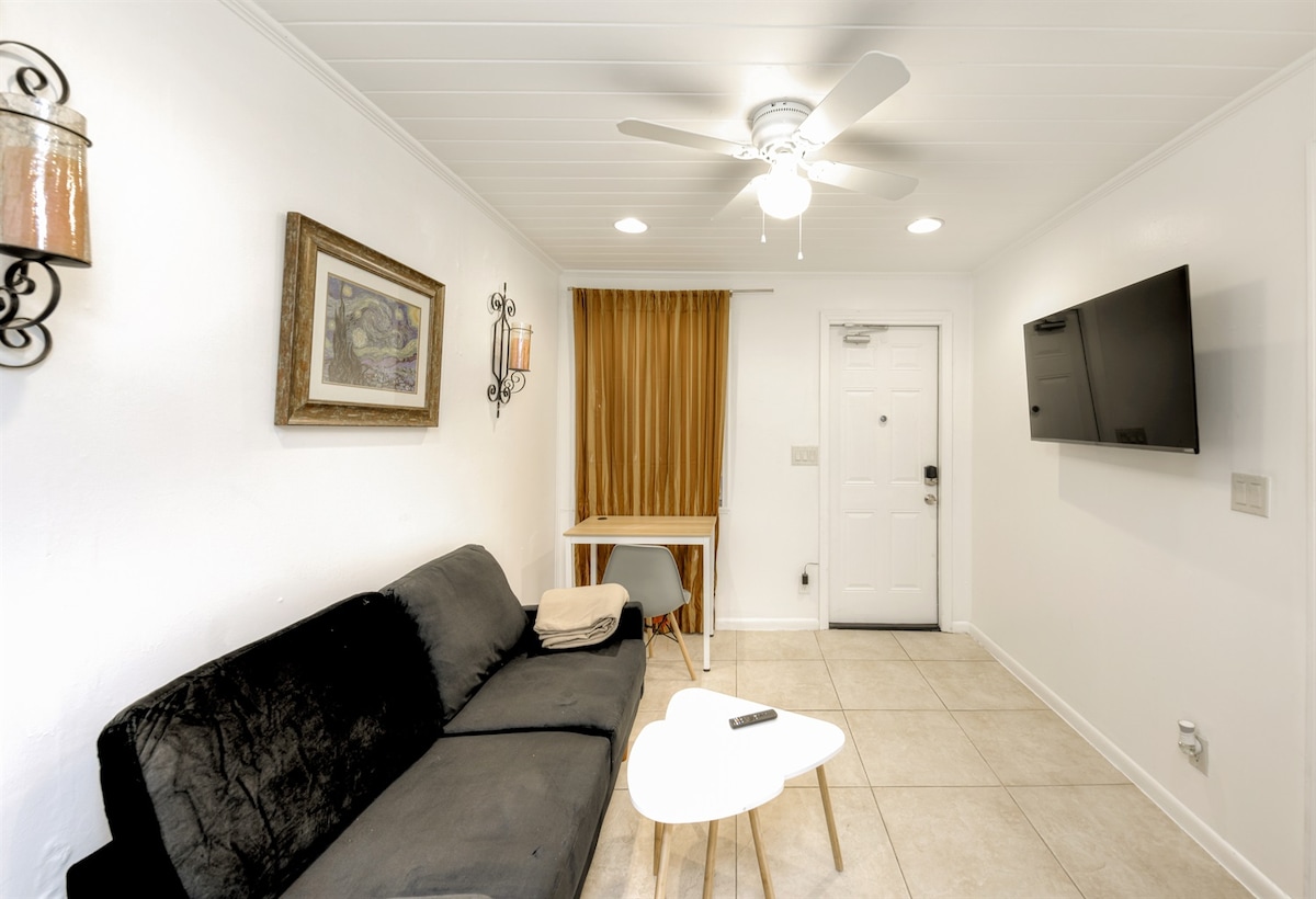 Lisa ：「Michael是一位出色的沟通者。房源非常适合工作，靠近夜生活场所」 