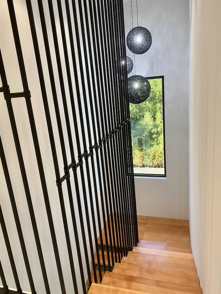 Hapat që të çojnë në ambientin e ndenjjes.