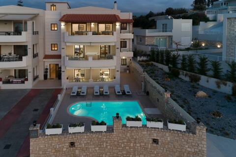 Zen luxury home,pool,Near beach & amenities