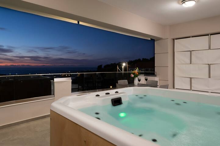 Zen luxury home,pool,Near beach & amenities gallery image 3