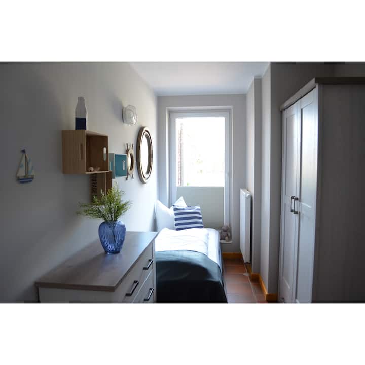 Stan 6, spavaća soba s bračnim krevetom