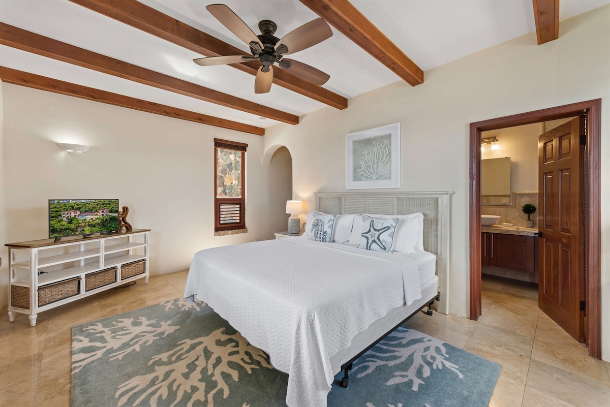 ห้องสวีทโฟร์ - เตียงคิงไซส์พร้อมระเบียงส่วนตัวและสมาร์ททีวี