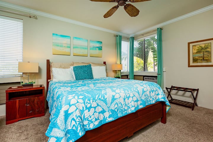 Spálňa č.1 má manželskú posteľ, priedušnú posteľnú bielizeň a klimatizáciu.