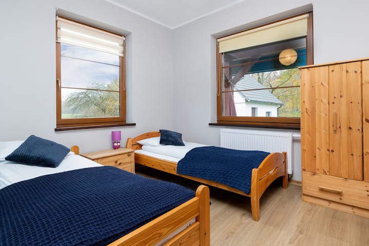 חדר שינה של בית נופש מלצ'ואו 5 עם 2 מיטות יחיד