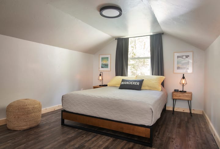 Trail Room - private upstairs room, queen bed, 2 nightstands with charging stations