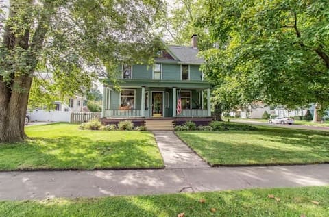 Pet Friendly Historical Princeton House!