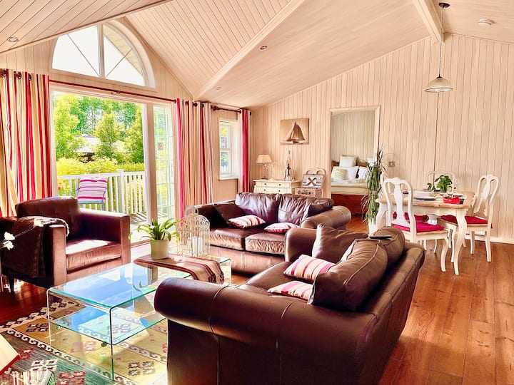 🥇Holiday Lettings Beech Lodge  > Luxury 🏆 Cabin > King Beds >  Marina Location > 🐕✅ - Derby