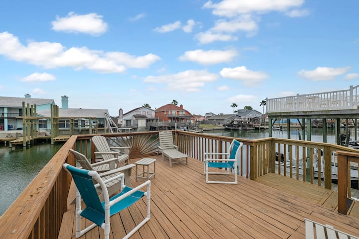 Dog-friendly Waterfront | Dock, Sundeck & Views - Corpus Christi, TX