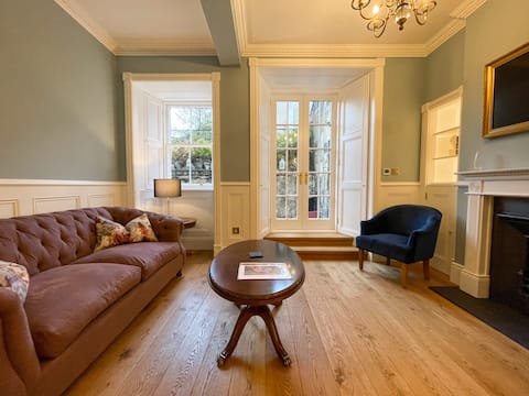 Successful Airbnb property: Exquisite Georgian Flat in Prime Location in Edinburgh