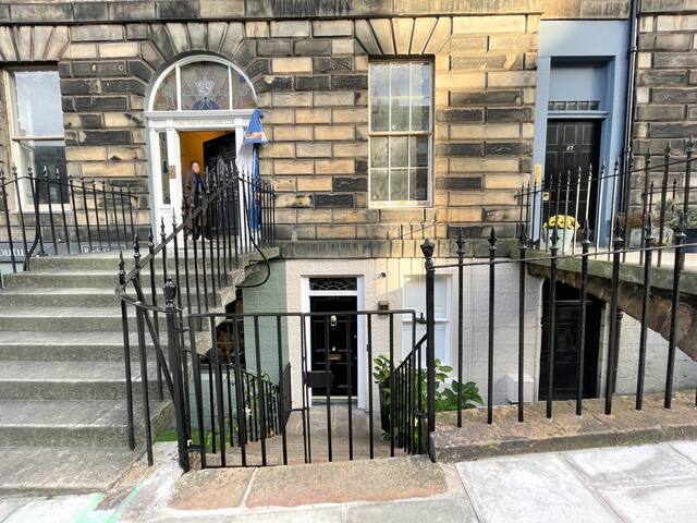 Exquisite Georgian Flat in Prime Location