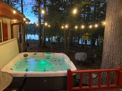 Adorable Lakefront Cabin with HOT TUB!